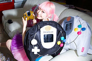 sega-dreamcast-controller-backpack-bag-2.jpg